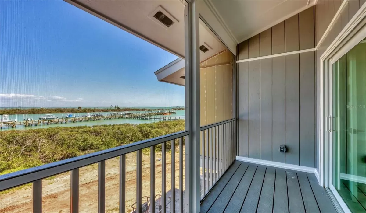 Waterfront Private Screened Lanai!