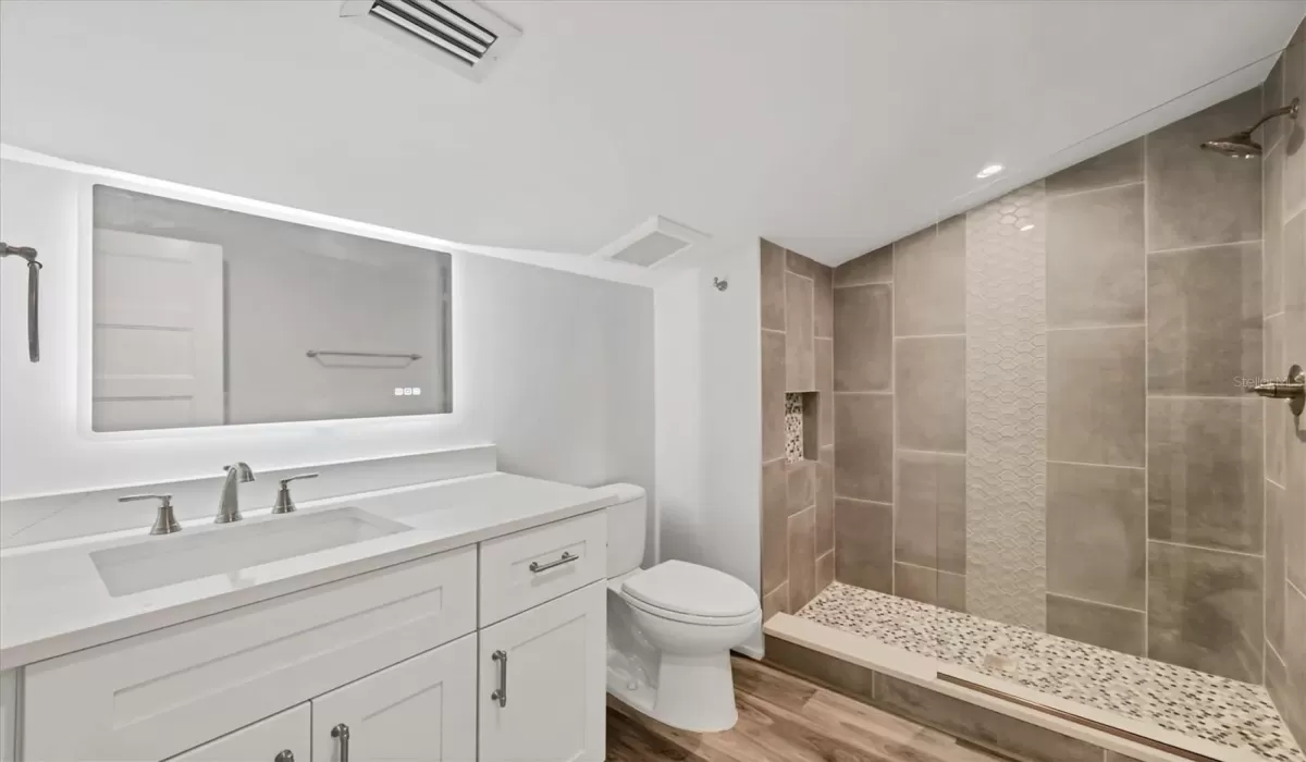 Second Floor Guest Bath!