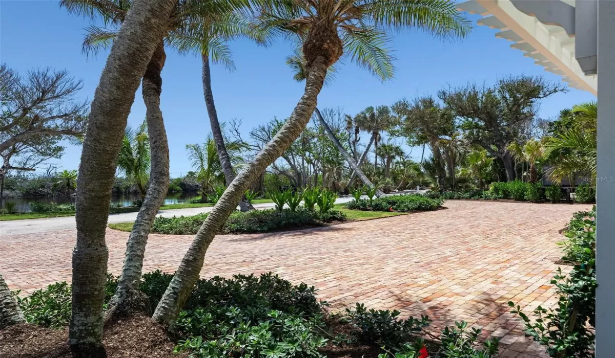 Custom brick drive