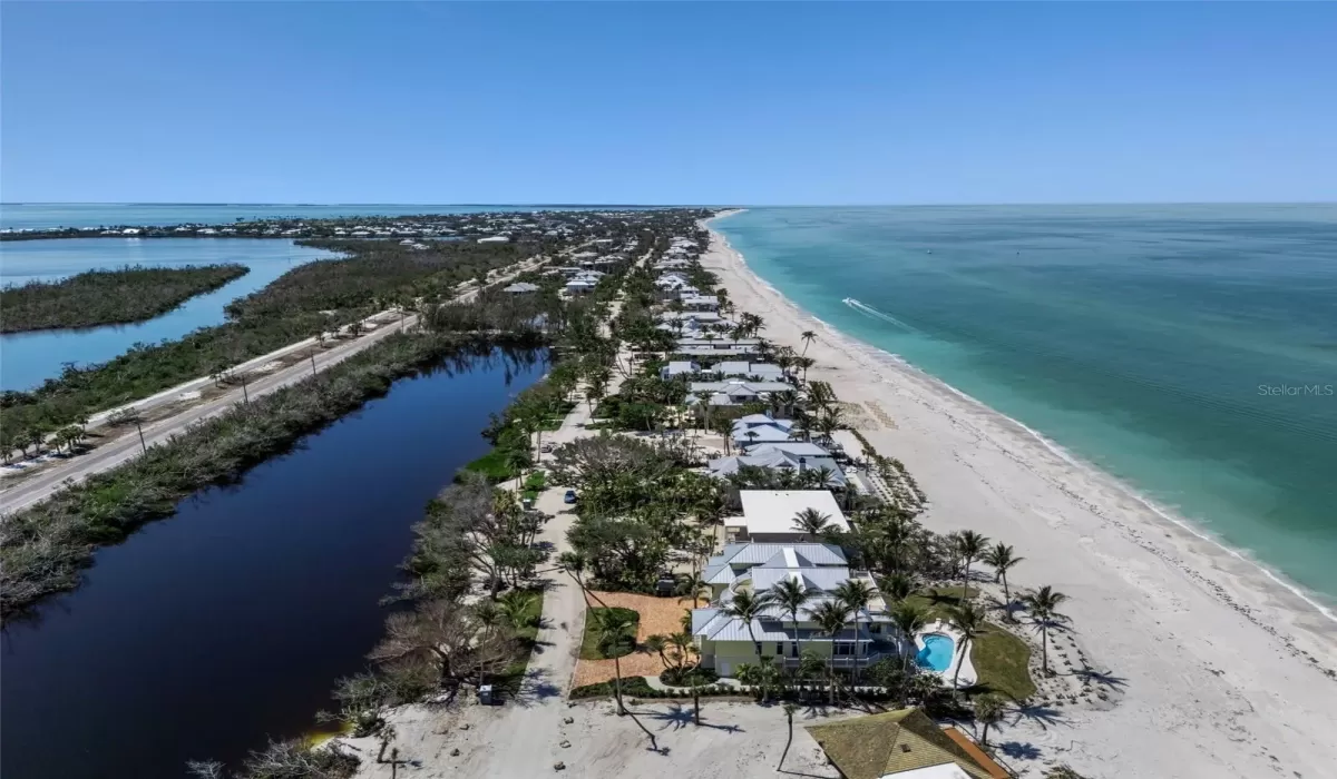 5 Bedrooms Bedrooms, 0 ,6 BathroomsBathrooms,Residential,For Sale,0,D6142460