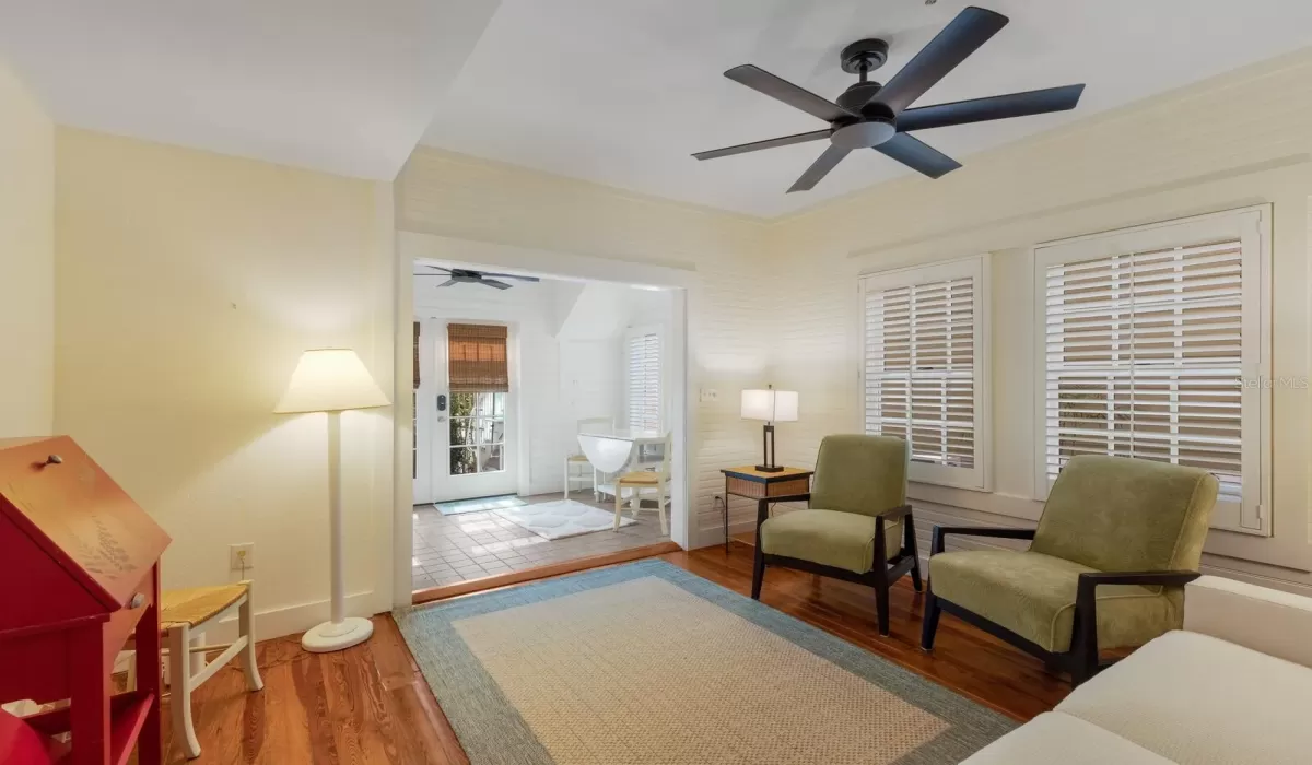 2 Bedrooms Bedrooms, 0 ,1 BathroomBathrooms,Residential,For Sale,0,D6143365