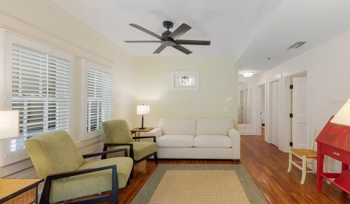 2 Bedrooms Bedrooms, 0 ,1 BathroomBathrooms,Residential,For Sale,0,D6143365
