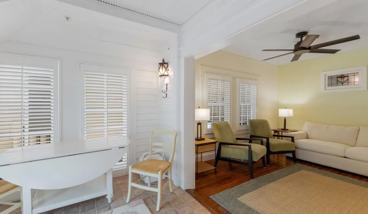 2 Bedrooms Bedrooms, 0 ,1 BathroomBathrooms,Residential,For Sale,0,D6143365