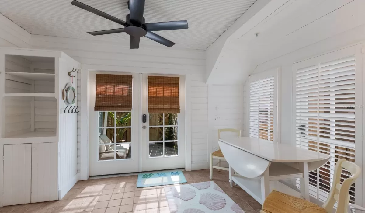 2 Bedrooms Bedrooms, 0 ,1 BathroomBathrooms,Residential,For Sale,0,D6143365