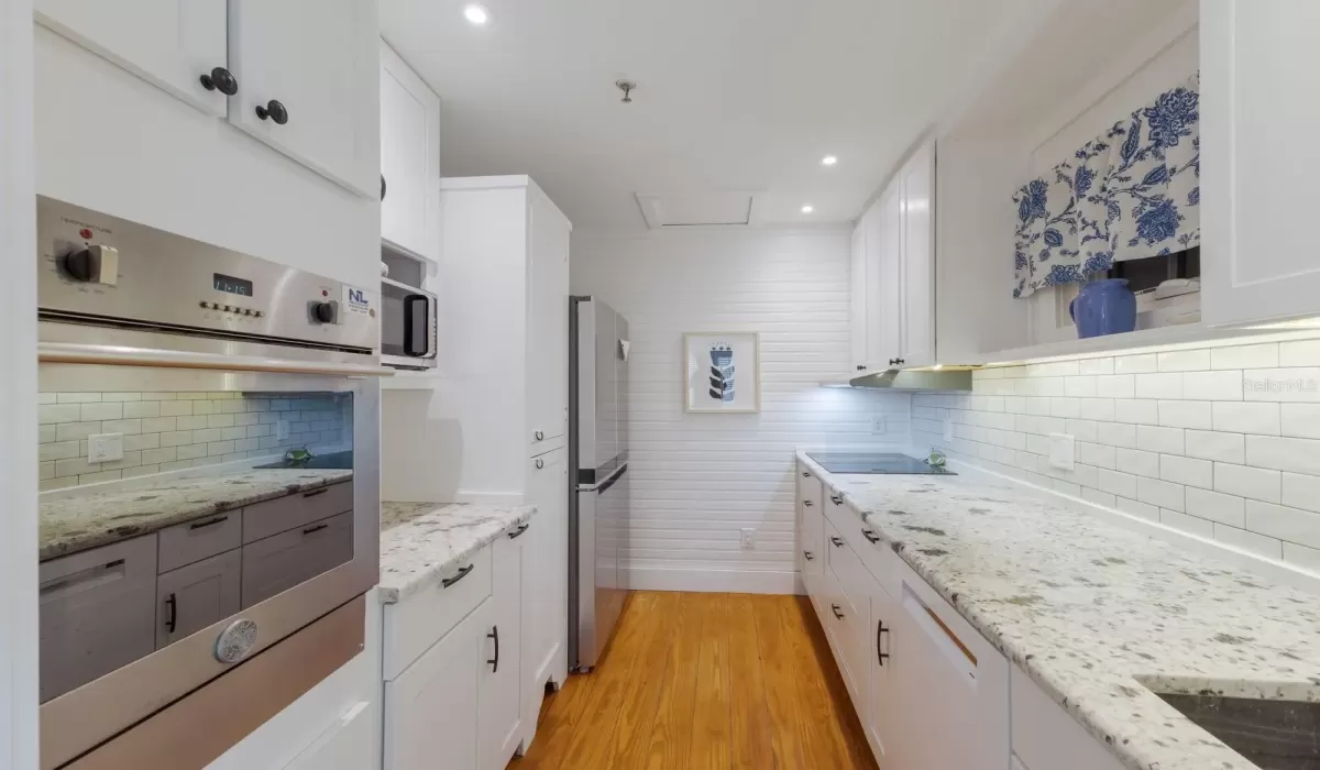 2 Bedrooms Bedrooms, 0 ,1 BathroomBathrooms,Residential,For Sale,0,D6143365