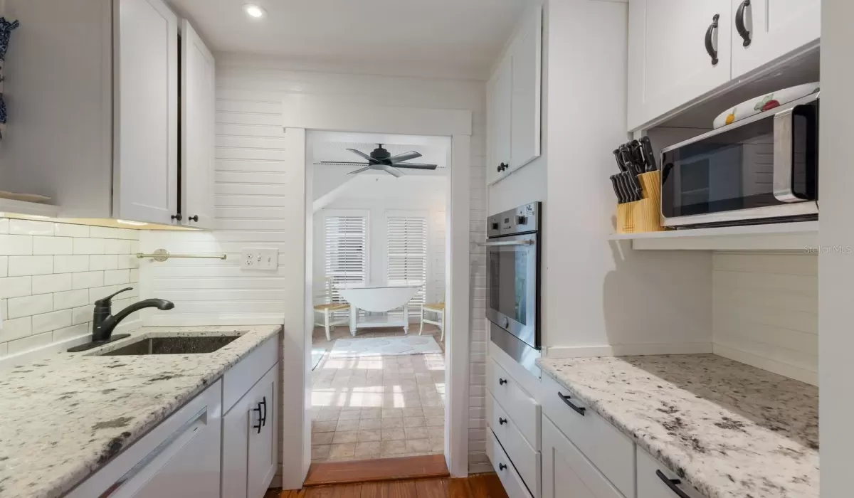 2 Bedrooms Bedrooms, 0 ,1 BathroomBathrooms,Residential,For Sale,0,D6143365