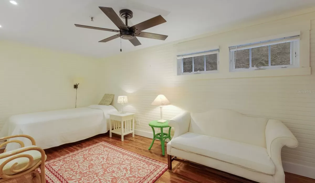 2 Bedrooms Bedrooms, 0 ,1 BathroomBathrooms,Residential,For Sale,0,D6143365