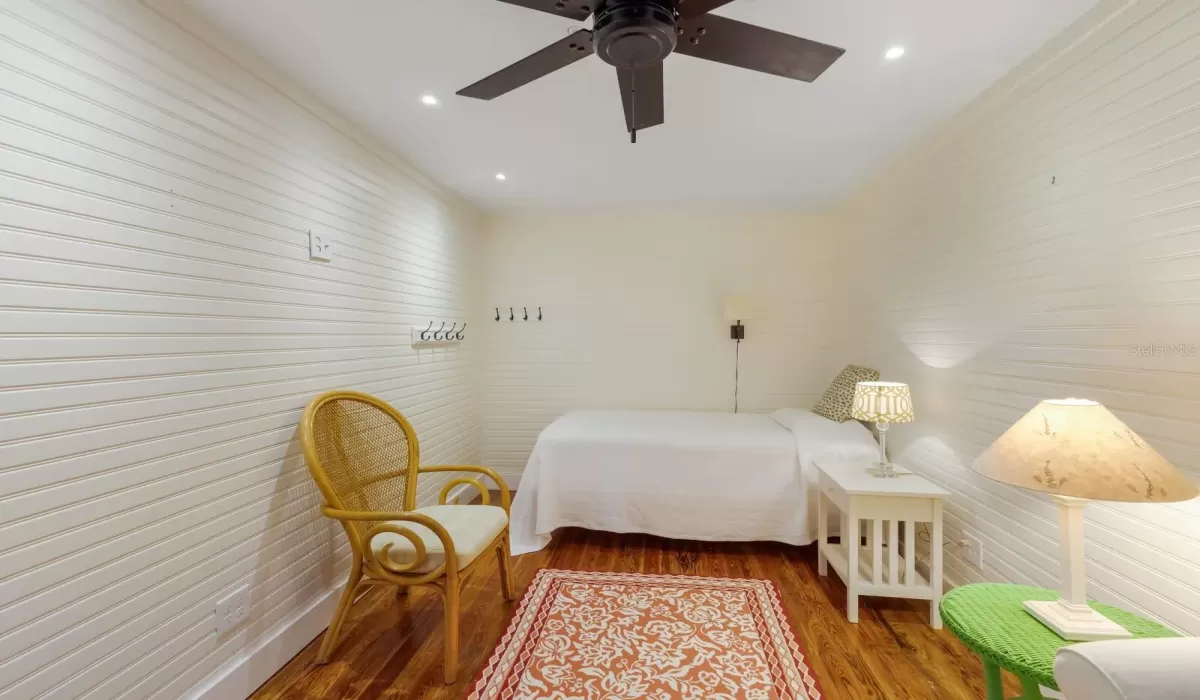 2 Bedrooms Bedrooms, 0 ,1 BathroomBathrooms,Residential,For Sale,0,D6143365