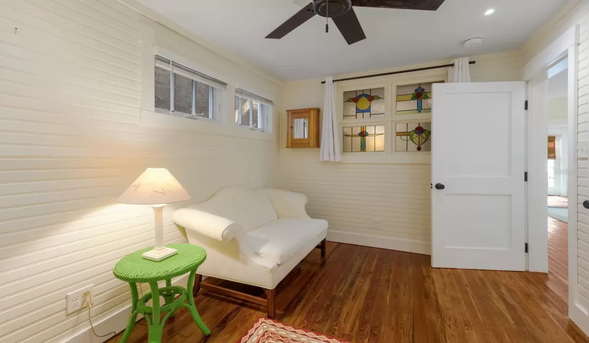 2 Bedrooms Bedrooms, 0 ,1 BathroomBathrooms,Residential,For Sale,0,D6143365