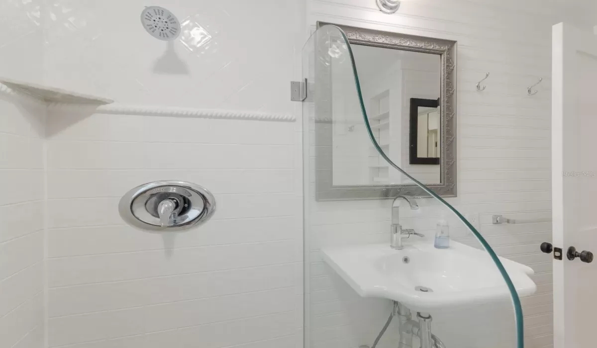 2 Bedrooms Bedrooms, 0 ,1 BathroomBathrooms,Residential,For Sale,0,D6143365
