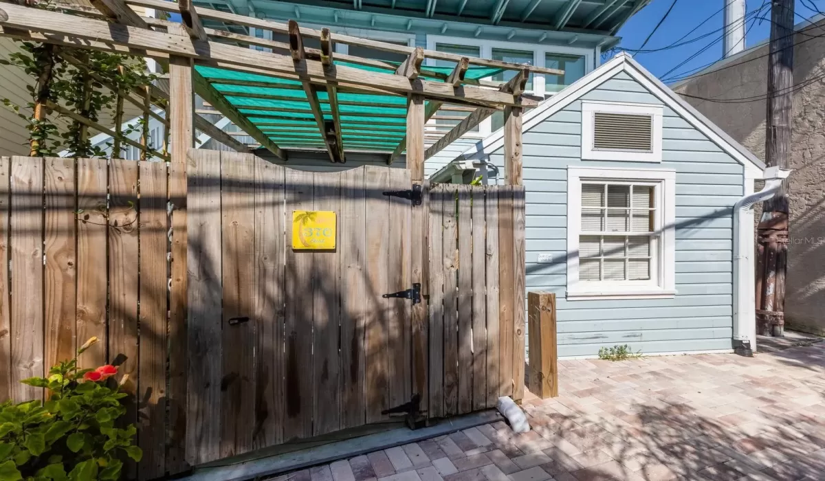 2 Bedrooms Bedrooms, 0 ,1 BathroomBathrooms,Residential,For Sale,0,D6143365