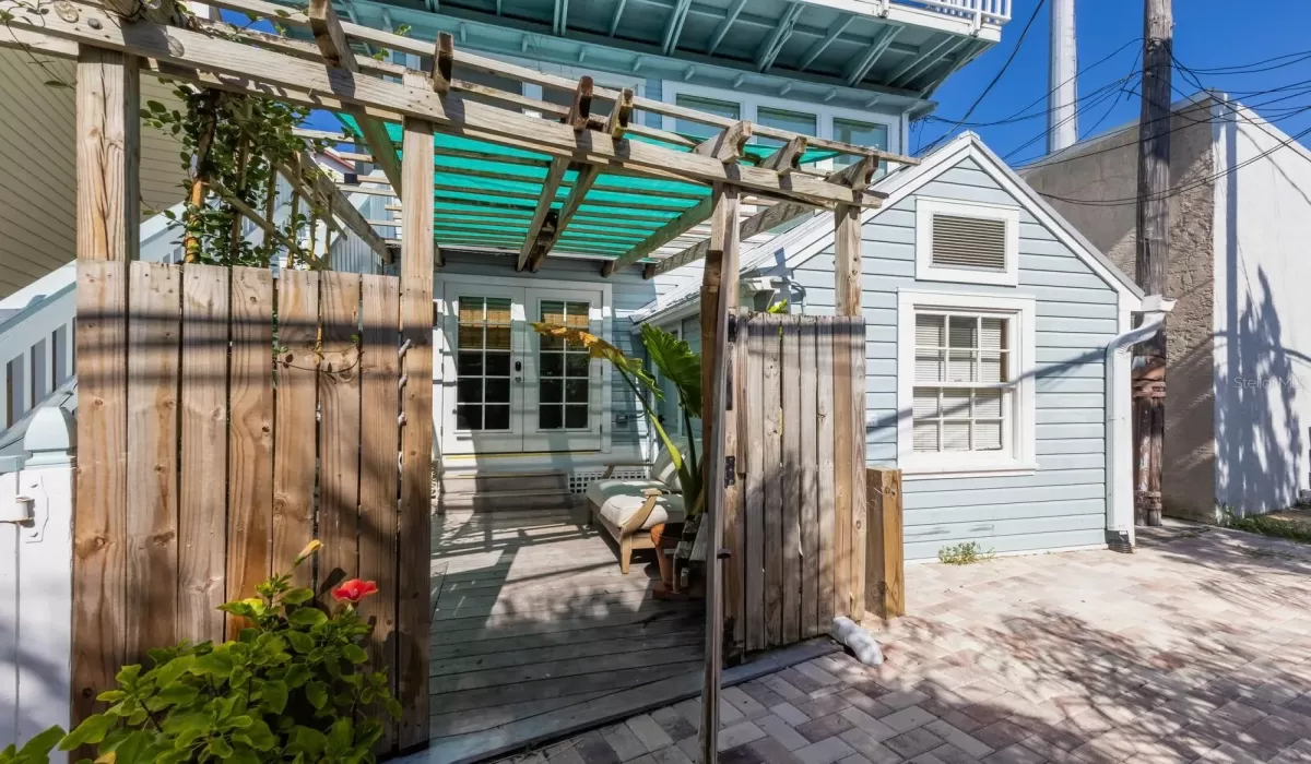 2 Bedrooms Bedrooms, 0 ,1 BathroomBathrooms,Residential,For Sale,0,D6143365