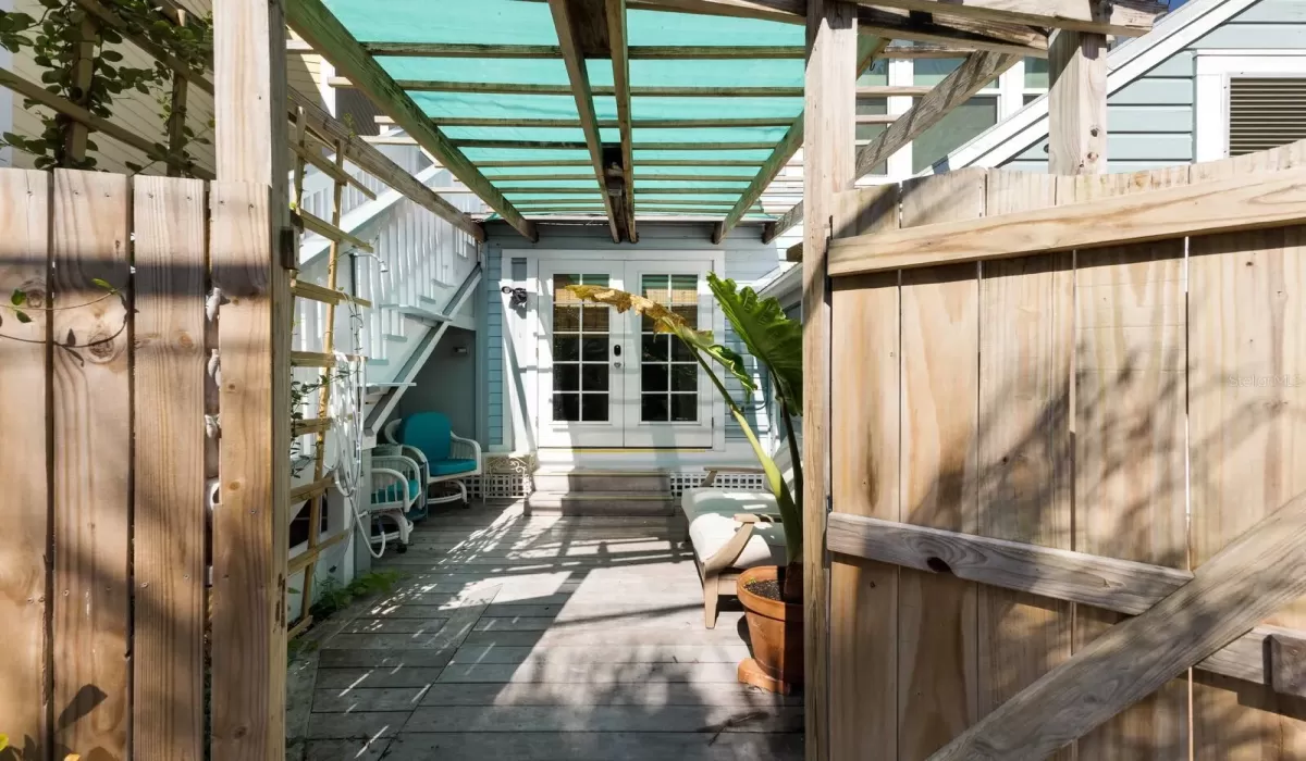 2 Bedrooms Bedrooms, 0 ,1 BathroomBathrooms,Residential,For Sale,0,D6143365