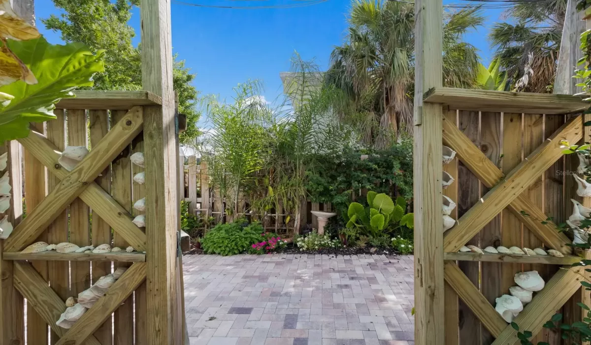 2 Bedrooms Bedrooms, 0 ,1 BathroomBathrooms,Residential,For Sale,0,D6143365