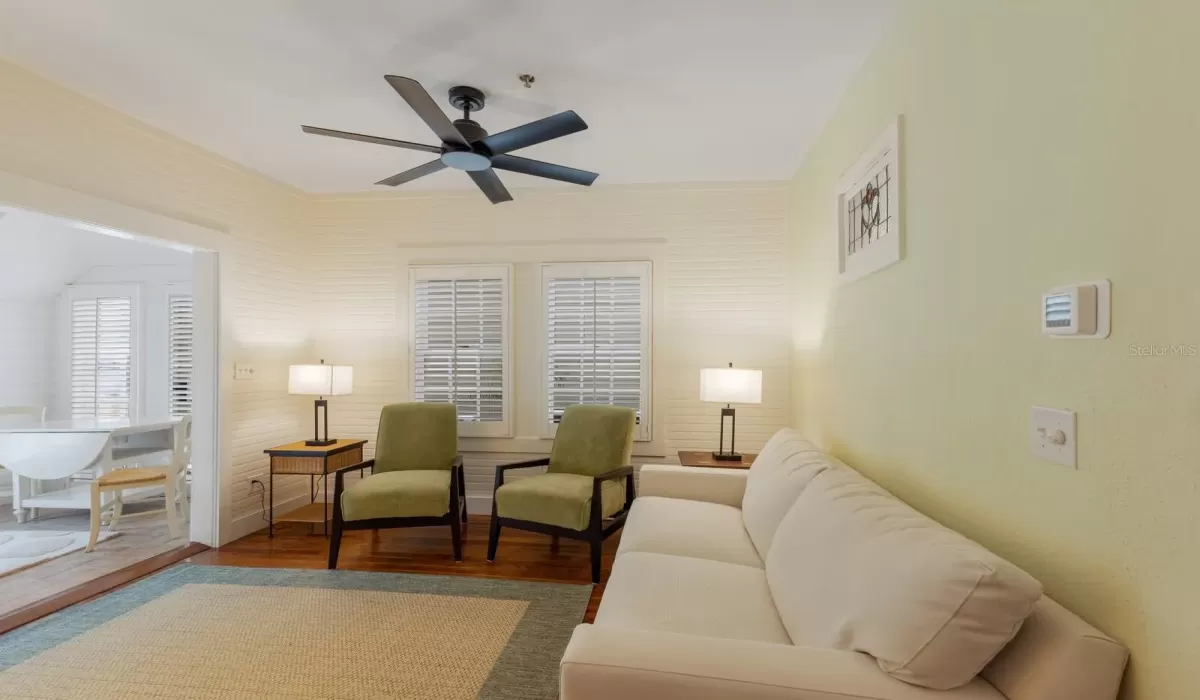 2 Bedrooms Bedrooms, 0 ,1 BathroomBathrooms,Residential,For Sale,0,D6143365
