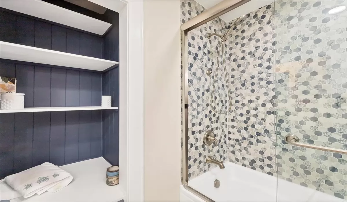 2 Bedrooms Bedrooms, 0 ,2 BathroomsBathrooms,Residential Lease,For Sale,0,D6143437