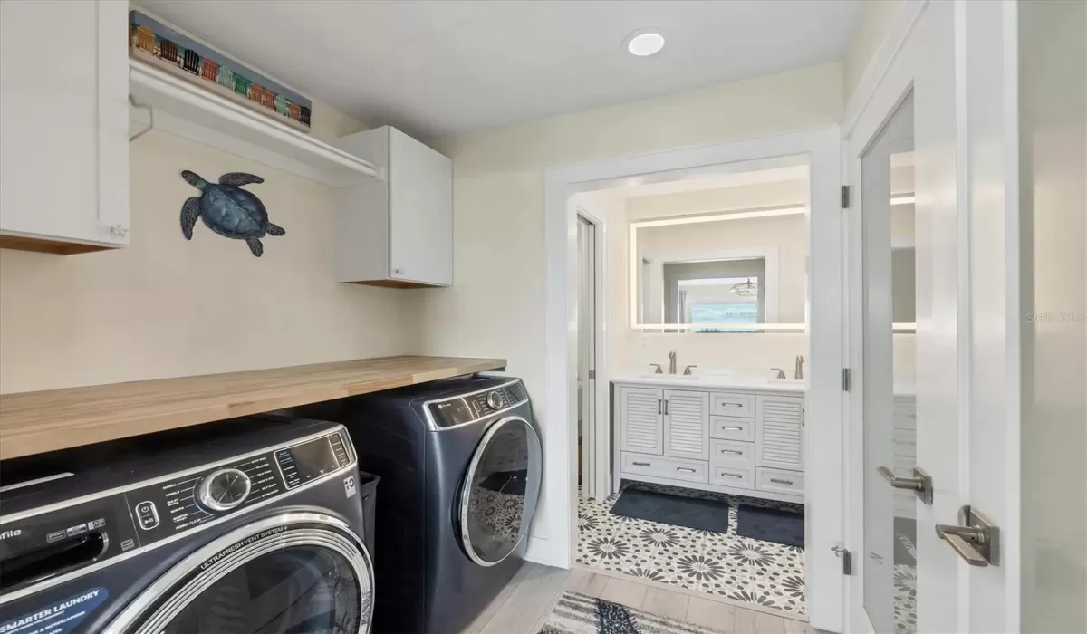 2 Bedrooms Bedrooms, 0 ,2 BathroomsBathrooms,Residential Lease,For Sale,0,D6143437