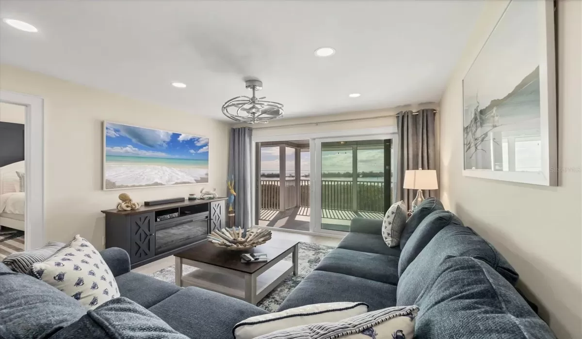 2 Bedrooms Bedrooms, 0 ,2 BathroomsBathrooms,Residential Lease,For Sale,0,D6143437