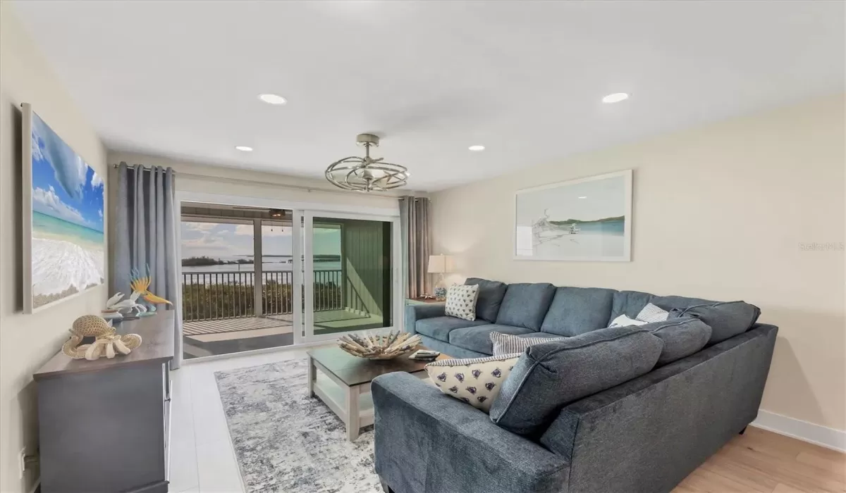 2 Bedrooms Bedrooms, 0 ,2 BathroomsBathrooms,Residential Lease,For Sale,0,D6143437