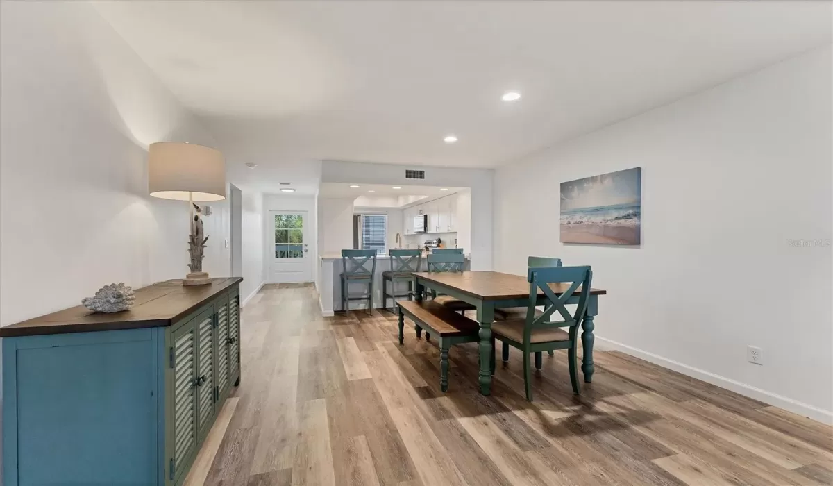 2 Bedrooms Bedrooms, 0 ,2 BathroomsBathrooms,Residential,For Sale,0,D6143411