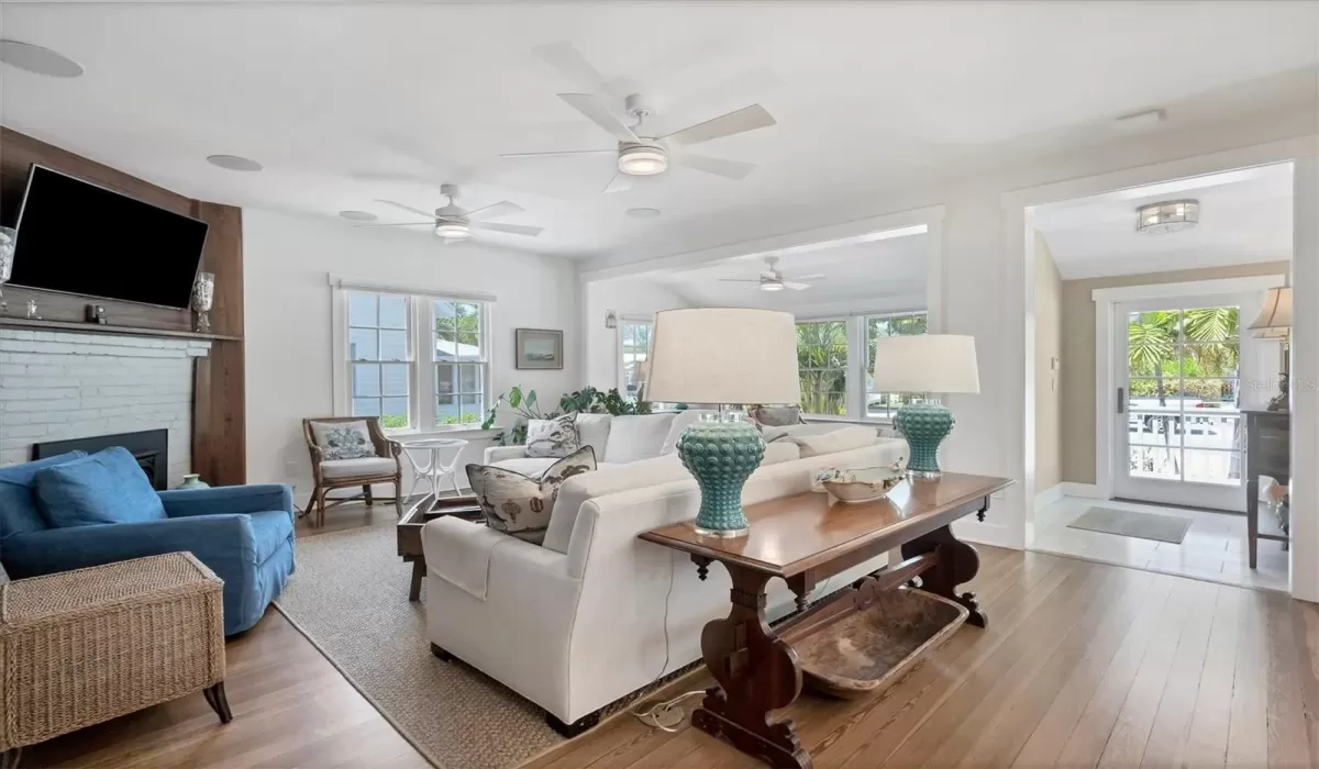 4 Bedrooms Bedrooms, 0 ,3 BathroomsBathrooms,Residential Lease,For Sale,0,D6143432