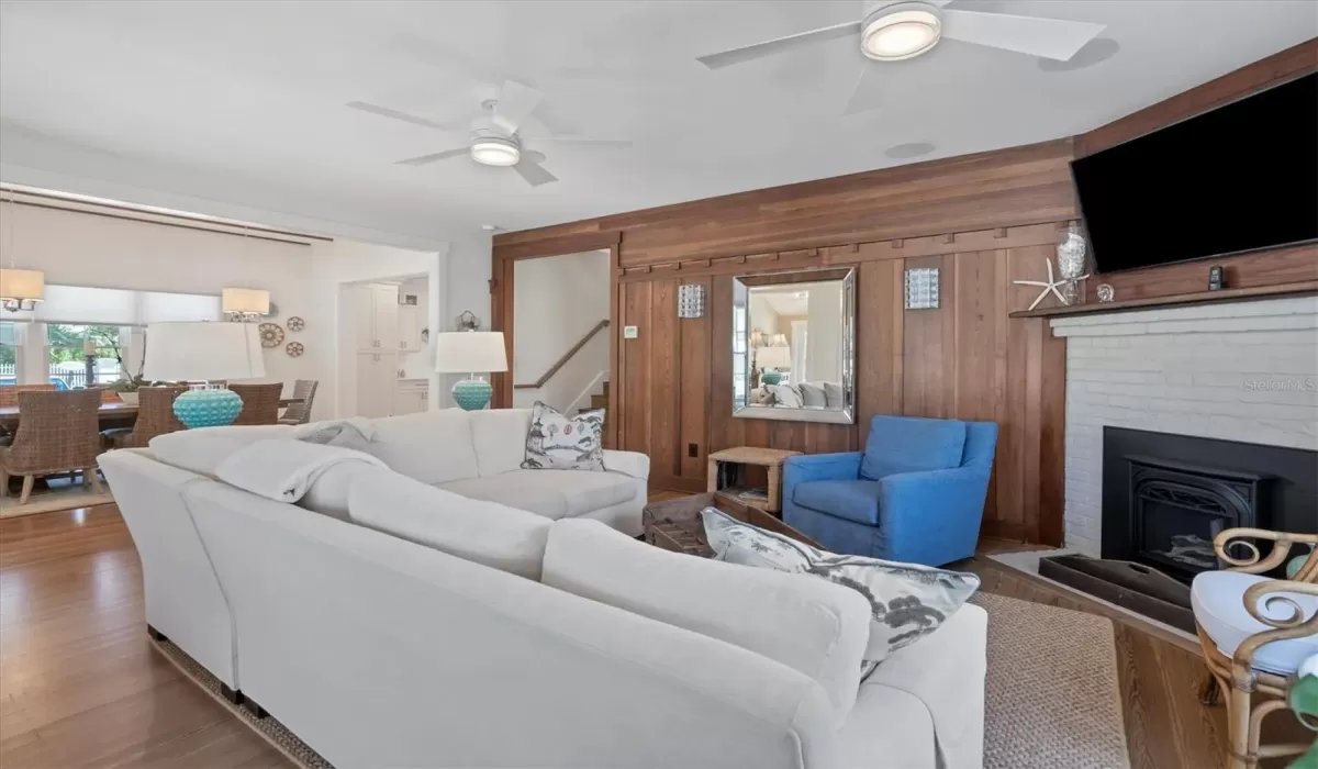 4 Bedrooms Bedrooms, 0 ,3 BathroomsBathrooms,Residential Lease,For Sale,0,D6143432