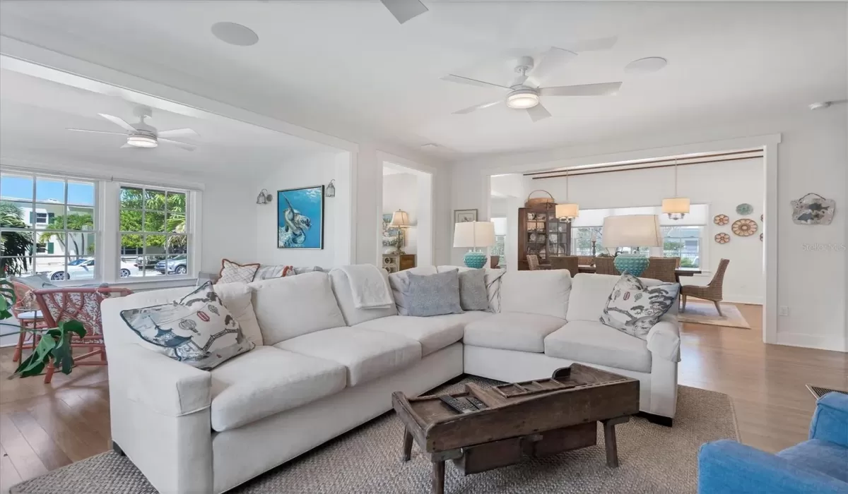 4 Bedrooms Bedrooms, 0 ,3 BathroomsBathrooms,Residential Lease,For Sale,0,D6143432