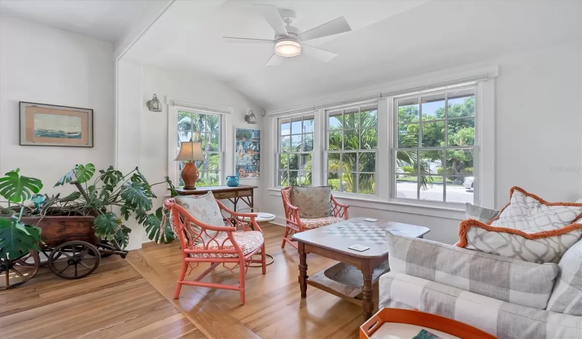 4 Bedrooms Bedrooms, 0 ,3 BathroomsBathrooms,Residential Lease,For Sale,0,D6143432