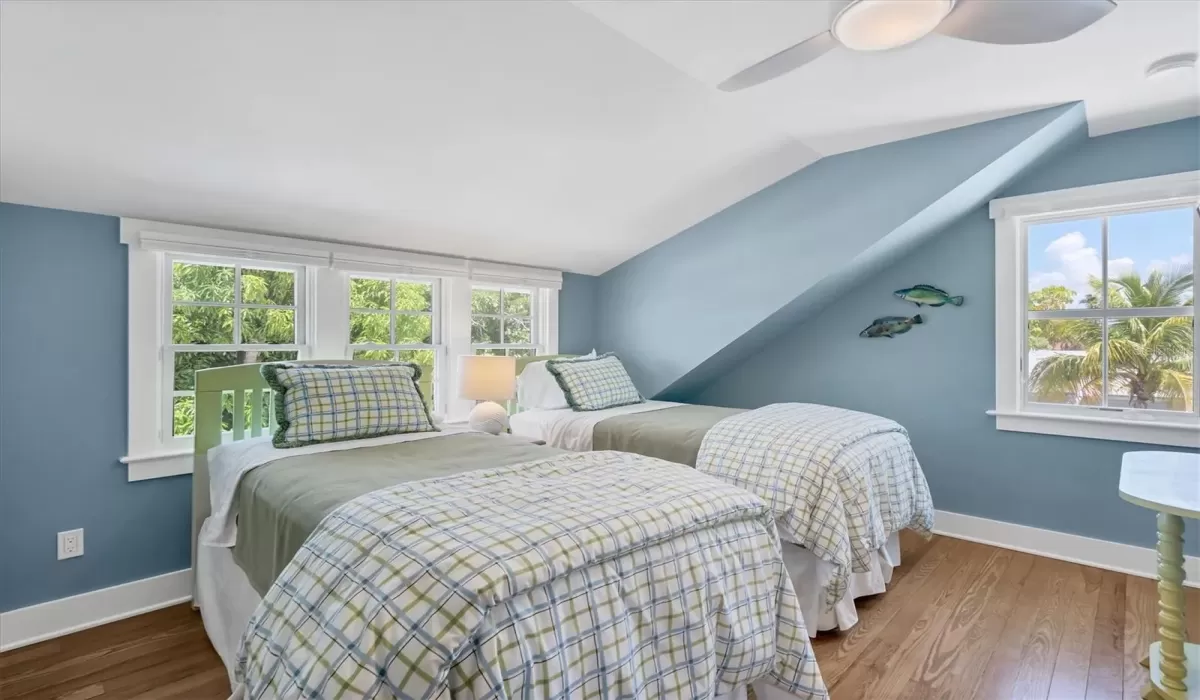 4 Bedrooms Bedrooms, 0 ,3 BathroomsBathrooms,Residential Lease,For Sale,0,D6143432