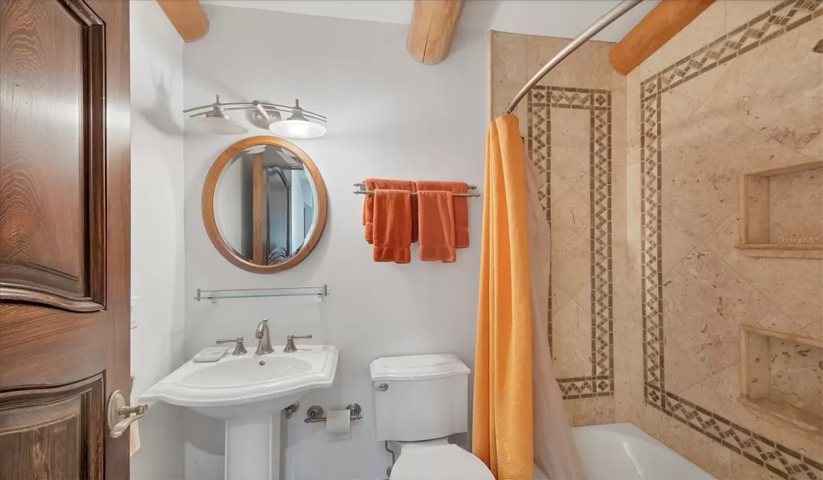 3 Bedrooms Bedrooms, 0 ,2 BathroomsBathrooms,Residential Lease,For Sale,0,D6143532