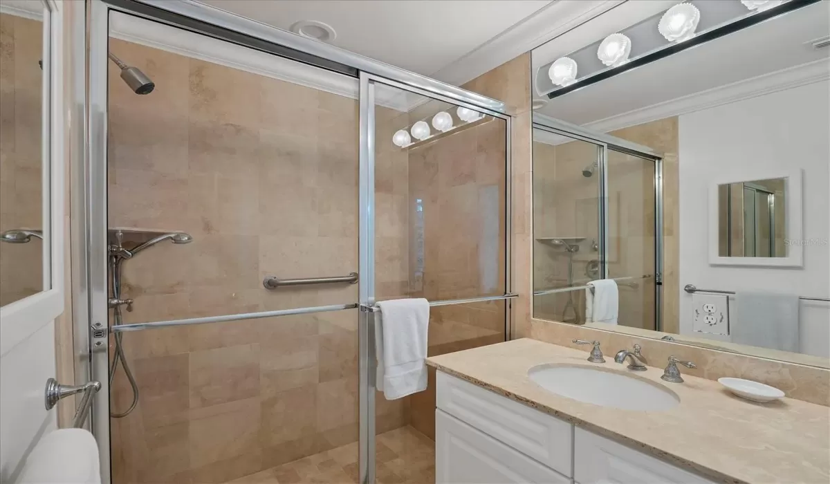 5 Bedrooms Bedrooms, 0 ,5 BathroomsBathrooms,Residential Lease,For Sale,0,D6143540