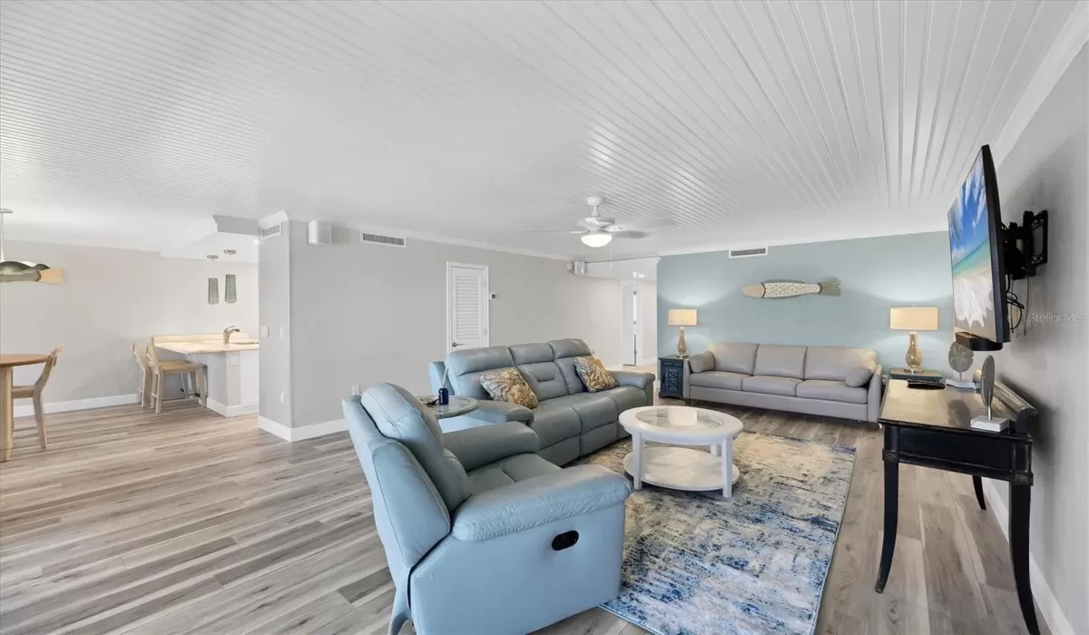2 Bedrooms Bedrooms, 0 ,2 BathroomsBathrooms,Residential,For Sale,0,D6143628