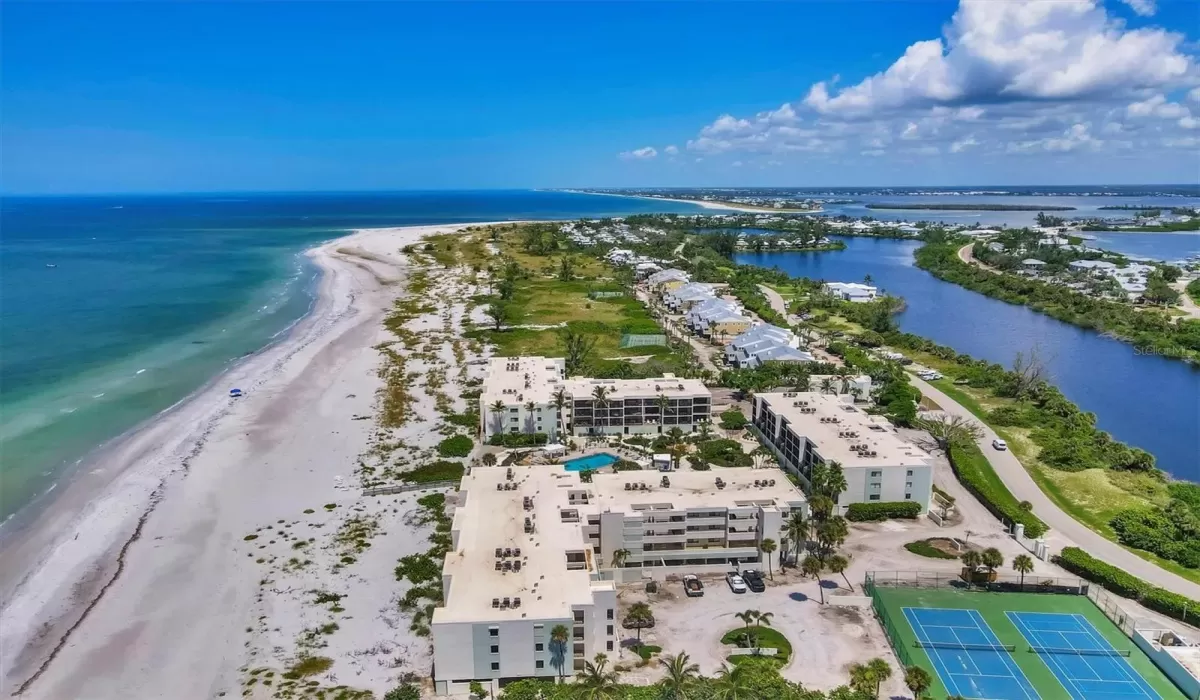 2 Bedrooms Bedrooms, 0 ,2 BathroomsBathrooms,Residential,For Sale,0,D6143628