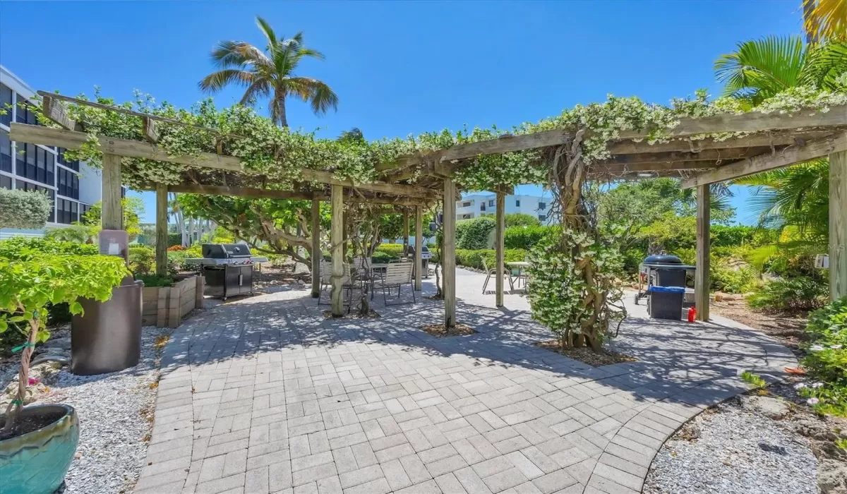 2 Bedrooms Bedrooms, 0 ,2 BathroomsBathrooms,Residential,For Sale,0,D6143628