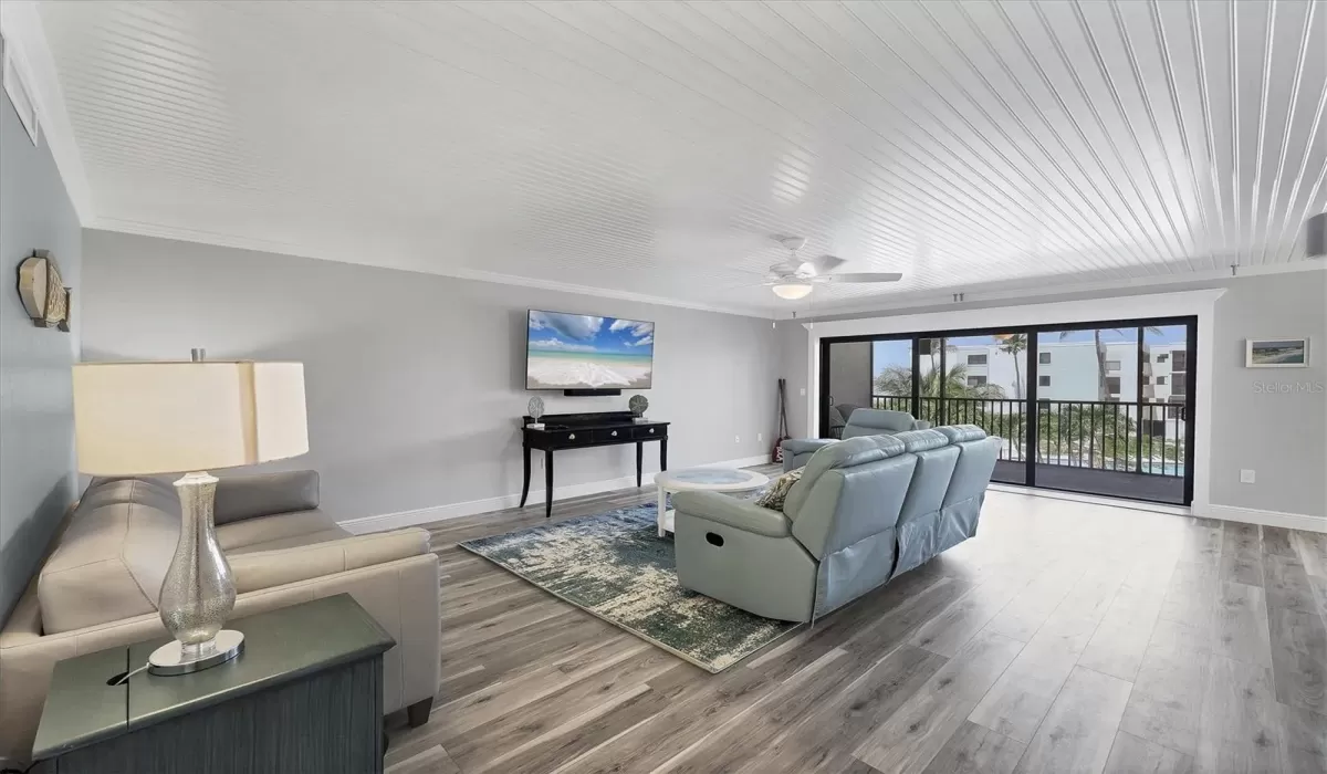 2 Bedrooms Bedrooms, 0 ,2 BathroomsBathrooms,Residential,For Sale,0,D6143628