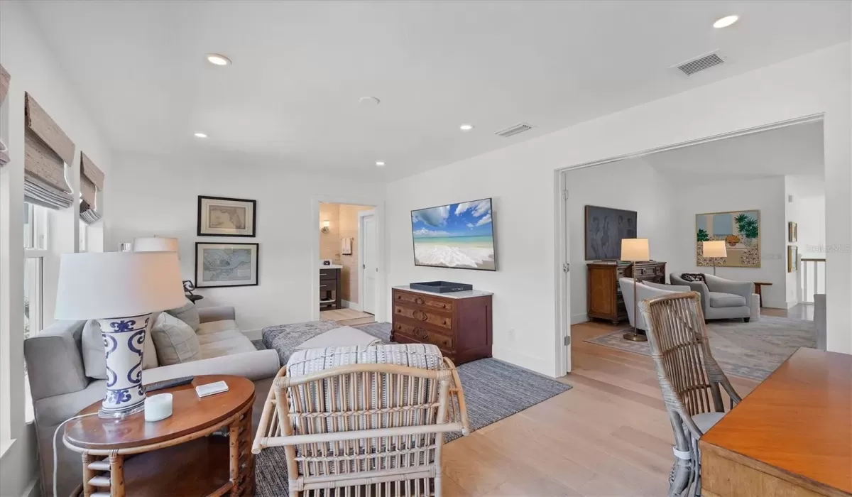 3 Bedrooms Bedrooms, 0 ,4 BathroomsBathrooms,Residential Lease,For Sale,0,D6143644