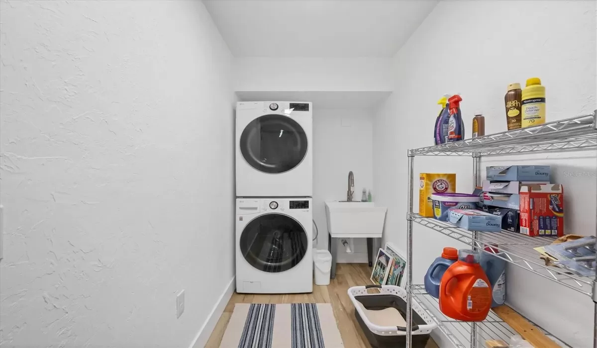 3 Bedrooms Bedrooms, 0 ,4 BathroomsBathrooms,Residential Lease,For Sale,0,D6143644