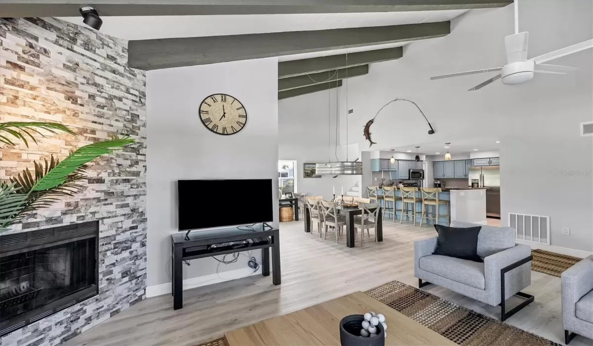 3 Bedrooms Bedrooms, 0 ,2 BathroomsBathrooms,Residential Lease,For Sale,0,D6143645