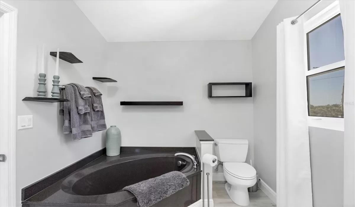 3 Bedrooms Bedrooms, 0 ,2 BathroomsBathrooms,Residential Lease,For Sale,0,D6143645