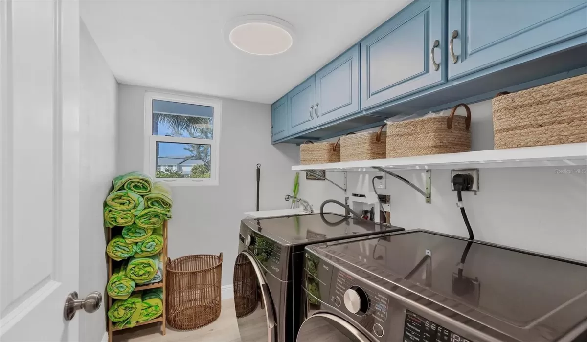 3 Bedrooms Bedrooms, 0 ,2 BathroomsBathrooms,Residential Lease,For Sale,0,D6143645