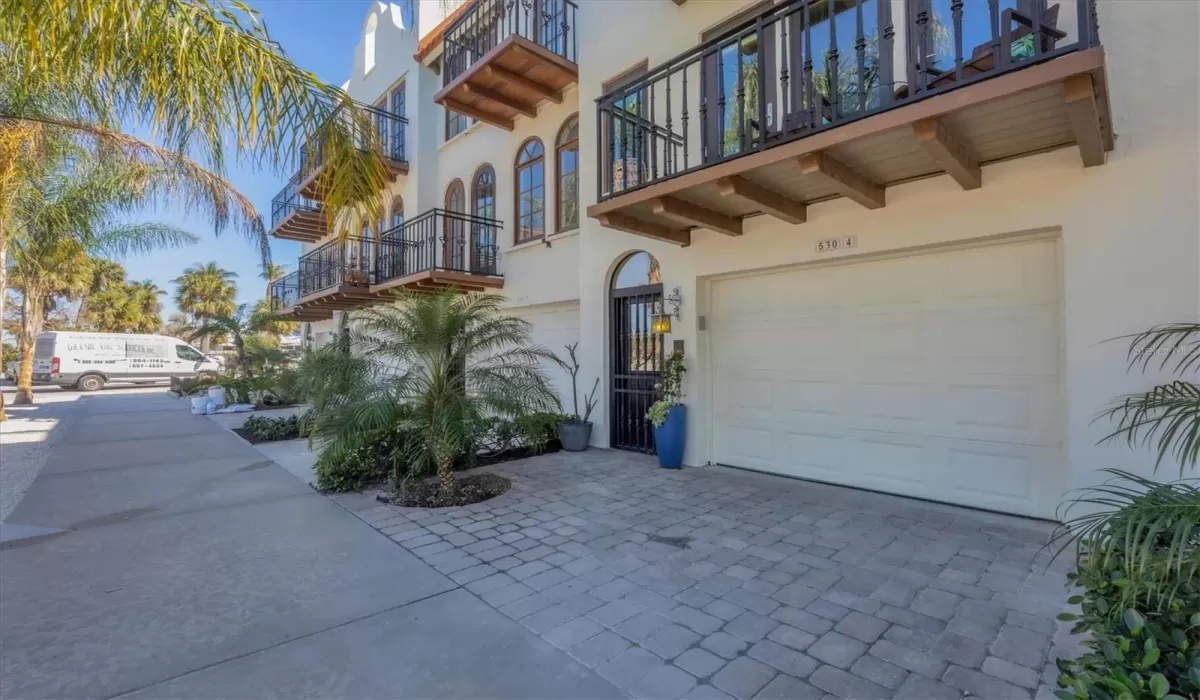 2 Bedrooms Bedrooms, 0 ,2 BathroomsBathrooms,Residential Lease,For Sale,0,D6143503