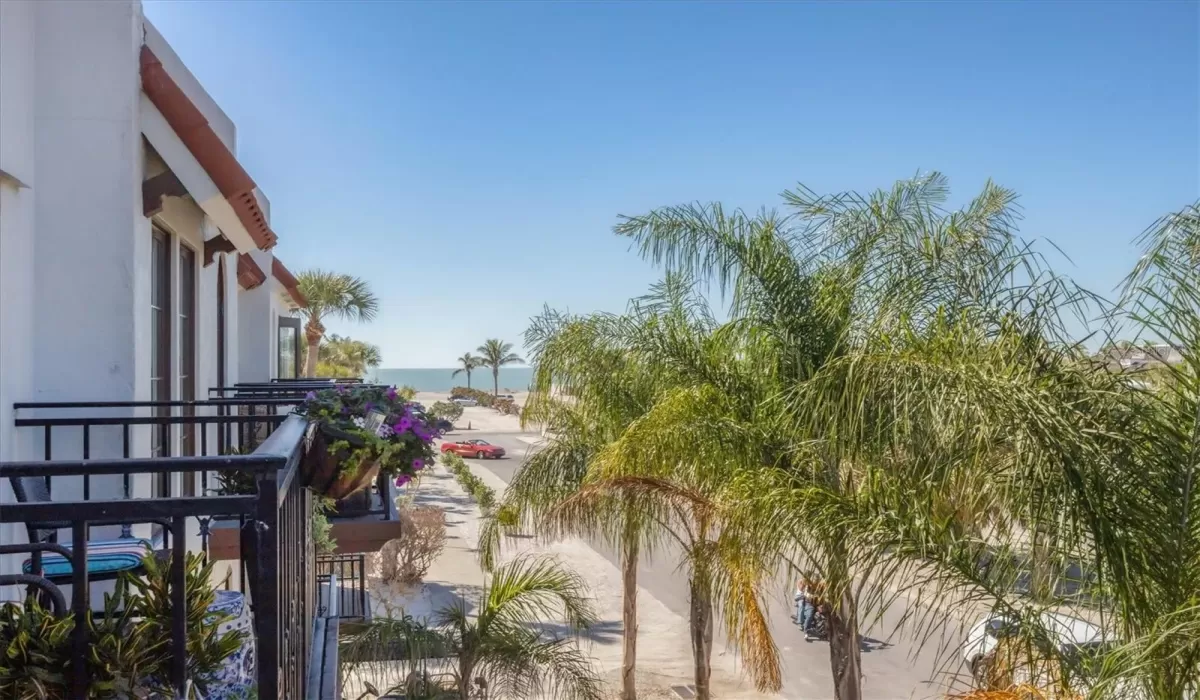 2 Bedrooms Bedrooms, 0 ,2 BathroomsBathrooms,Residential Lease,For Sale,0,D6143503