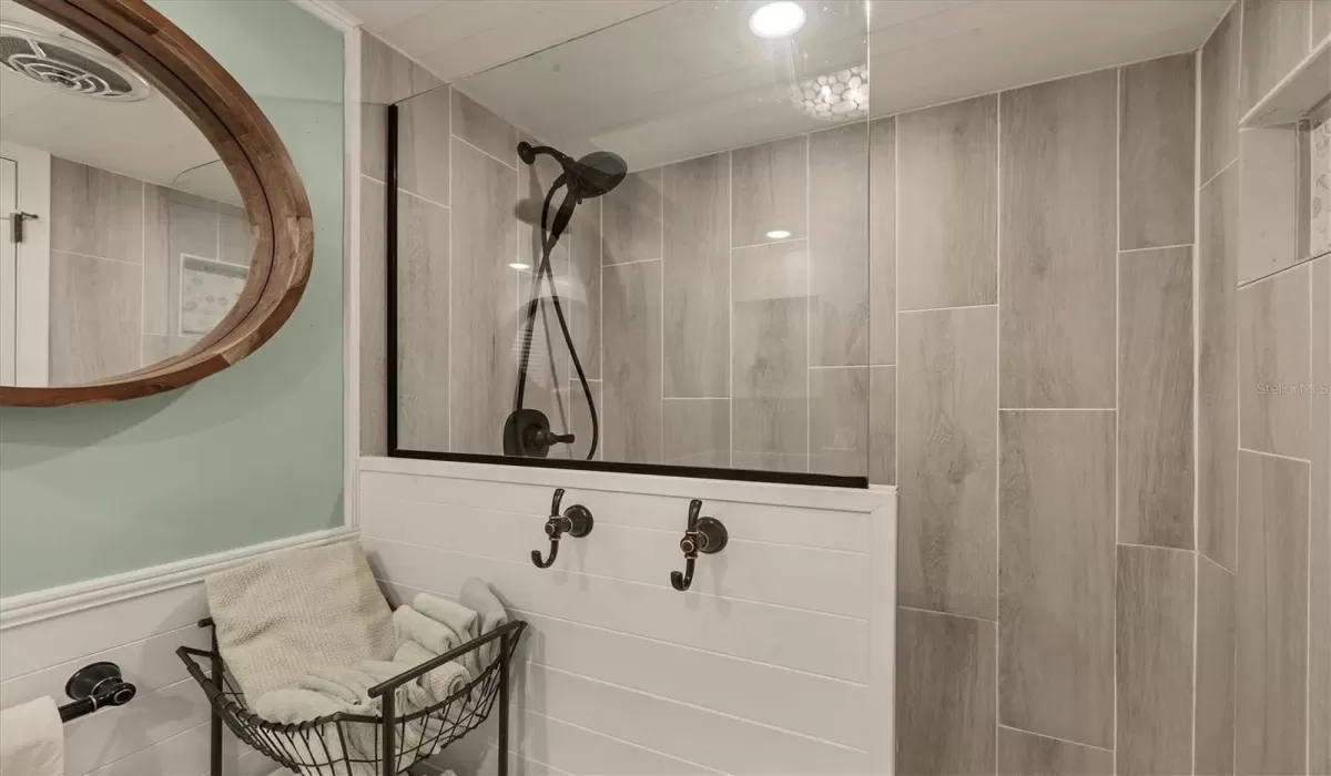 2 Bedrooms Bedrooms, 0 ,2 BathroomsBathrooms,Residential Lease,For Sale,0,D6143503