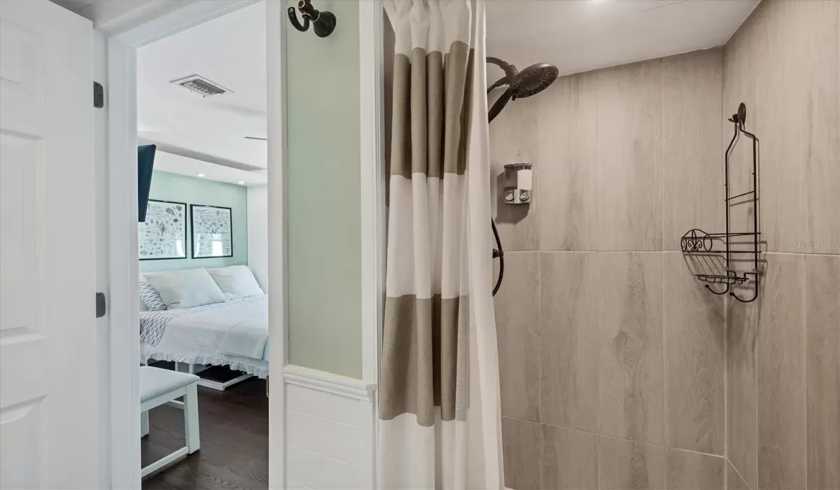 2 Bedrooms Bedrooms, 0 ,2 BathroomsBathrooms,Residential Lease,For Sale,0,D6143503