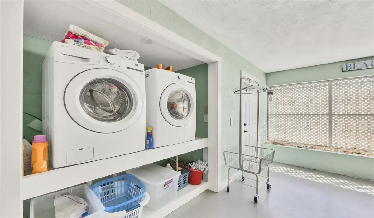 2 Bedrooms Bedrooms, 0 ,2 BathroomsBathrooms,Residential Lease,For Sale,0,D6143503