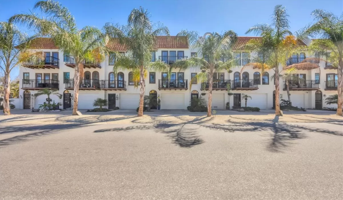 2 Bedrooms Bedrooms, 0 ,2 BathroomsBathrooms,Residential Lease,For Sale,0,D6143503