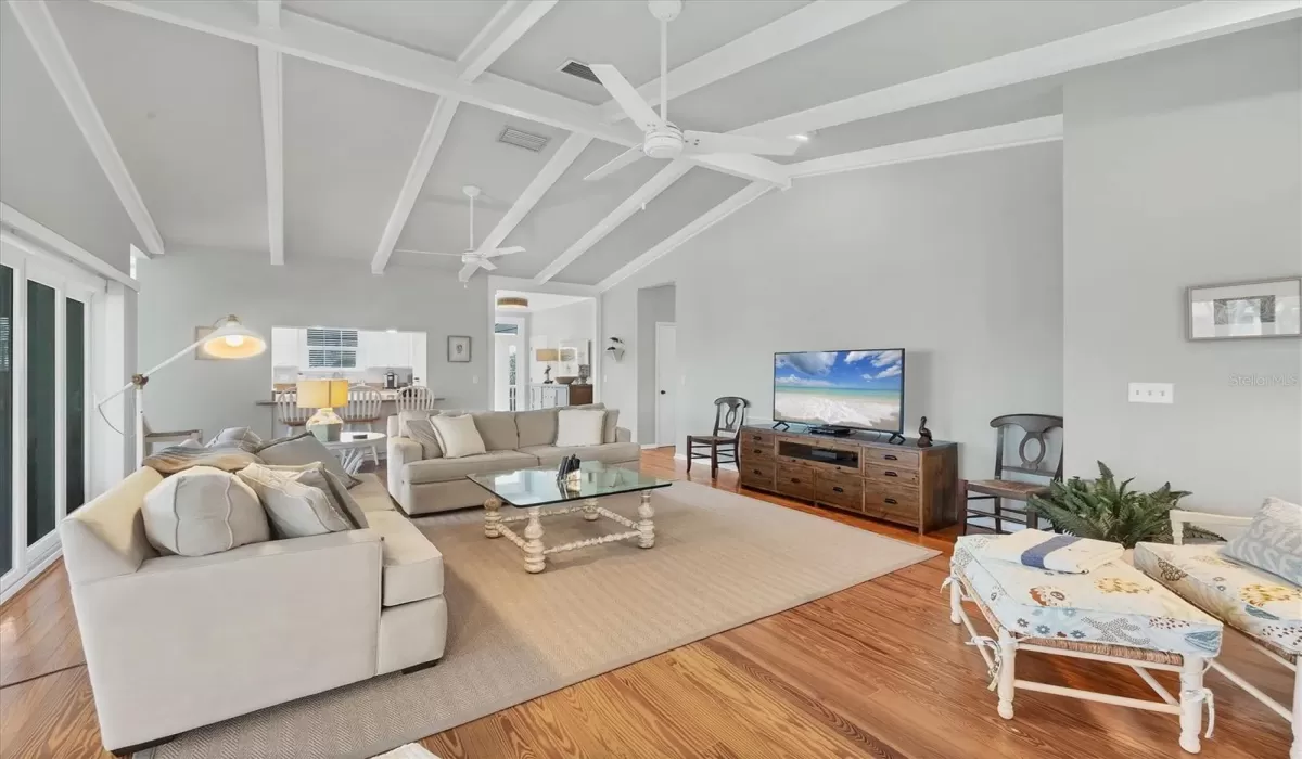 3 Bedrooms Bedrooms, 0 ,2 BathroomsBathrooms,Residential Lease,For Sale,0,D6143502