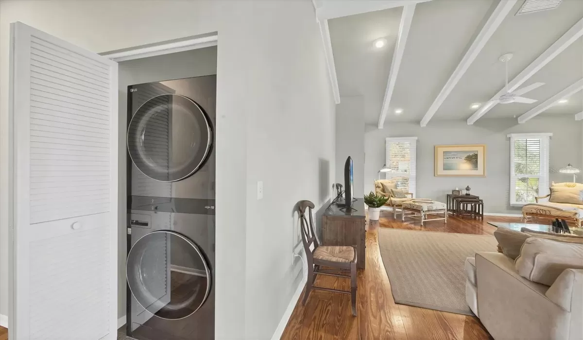 3 Bedrooms Bedrooms, 0 ,2 BathroomsBathrooms,Residential Lease,For Sale,0,D6143502