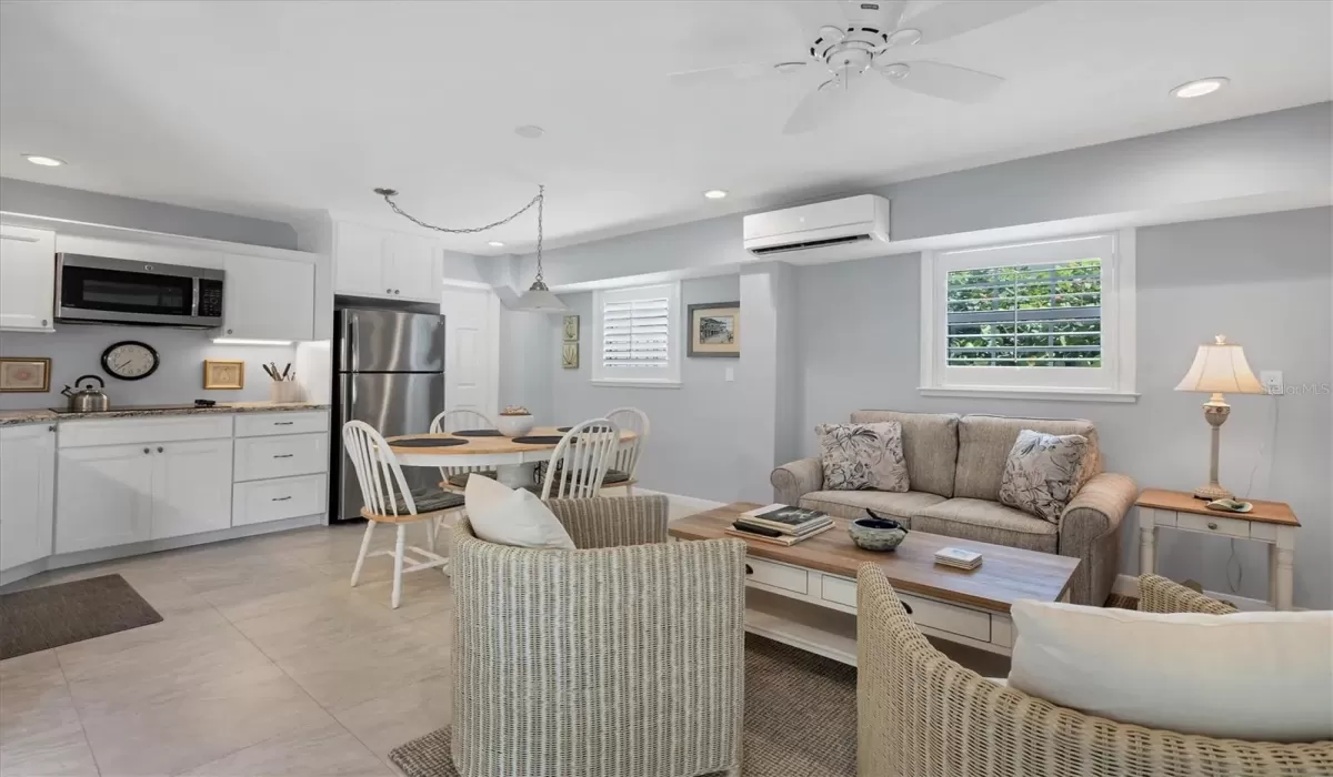 2 Bedrooms Bedrooms, 0 ,2 BathroomsBathrooms,Residential Lease,For Sale,0,D6143522