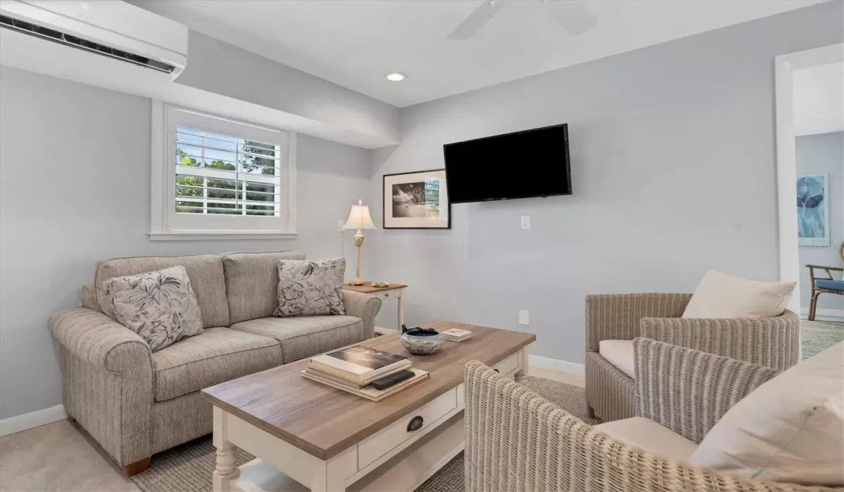 2 Bedrooms Bedrooms, 0 ,2 BathroomsBathrooms,Residential Lease,For Sale,0,D6143522